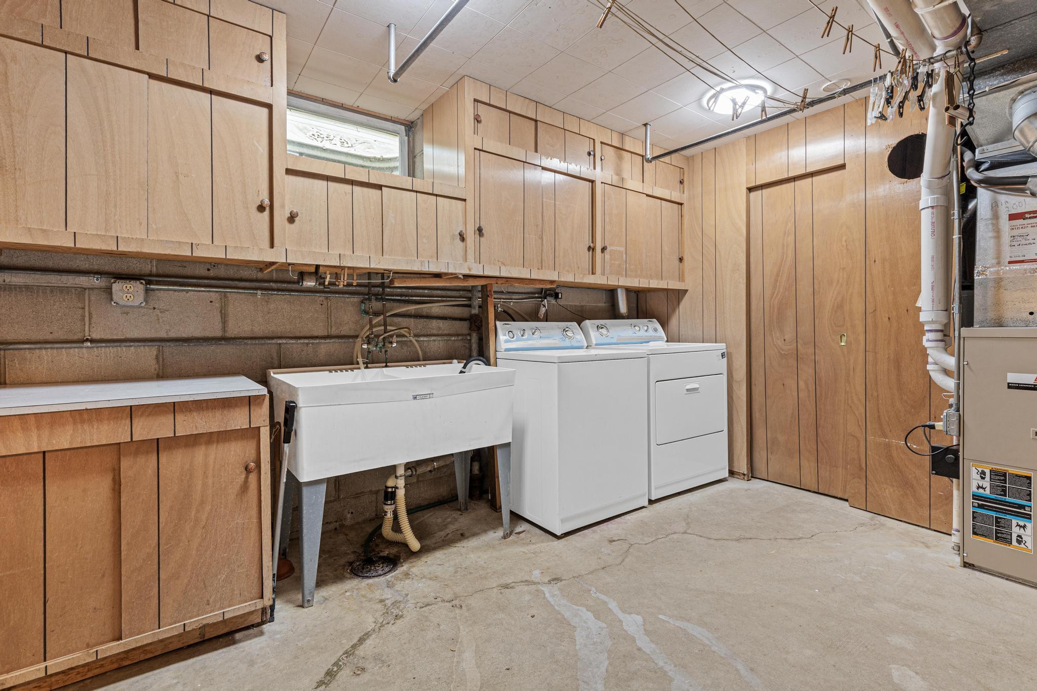 6808 Hillside Lane