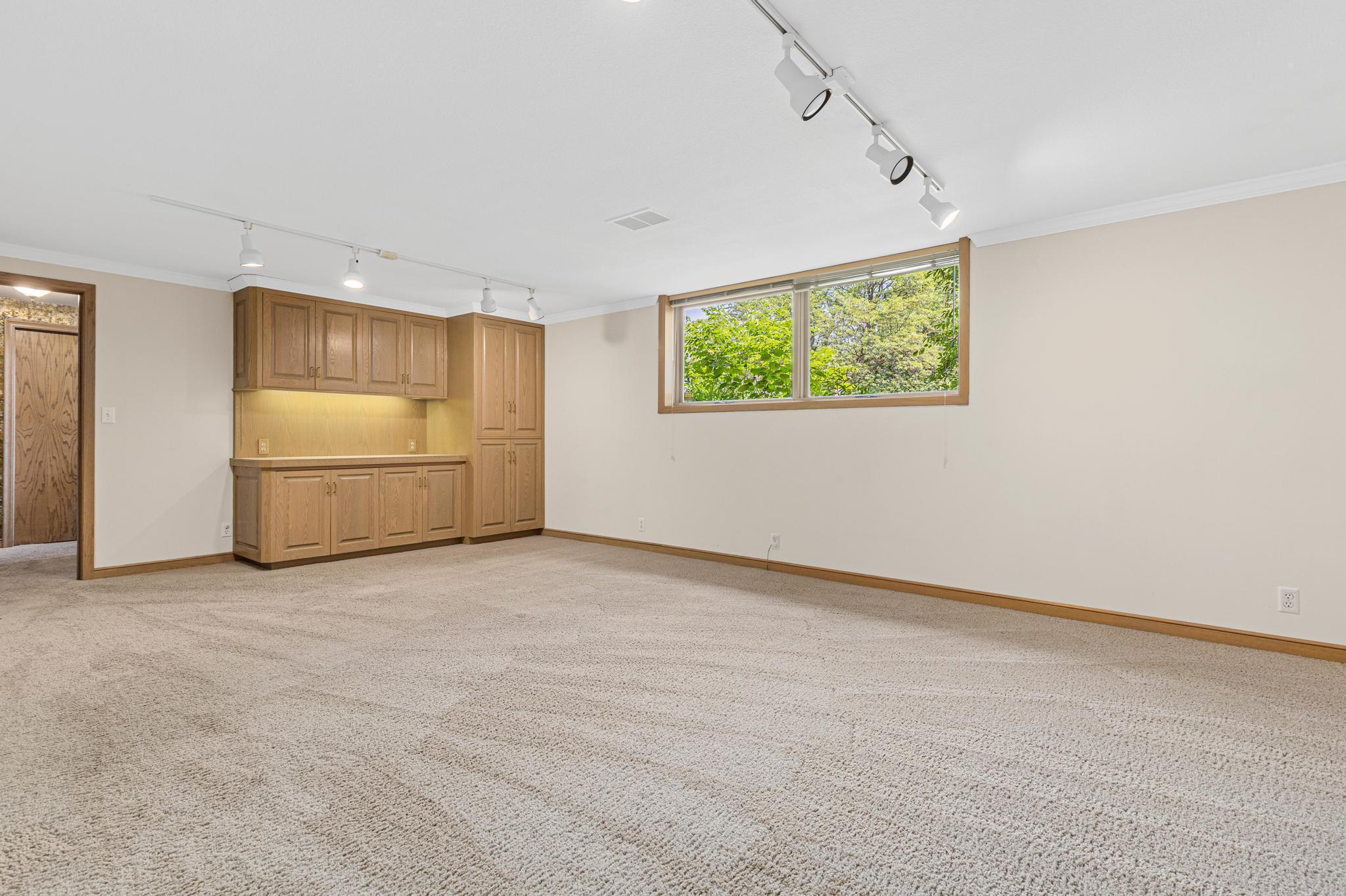 6808 Hillside Lane