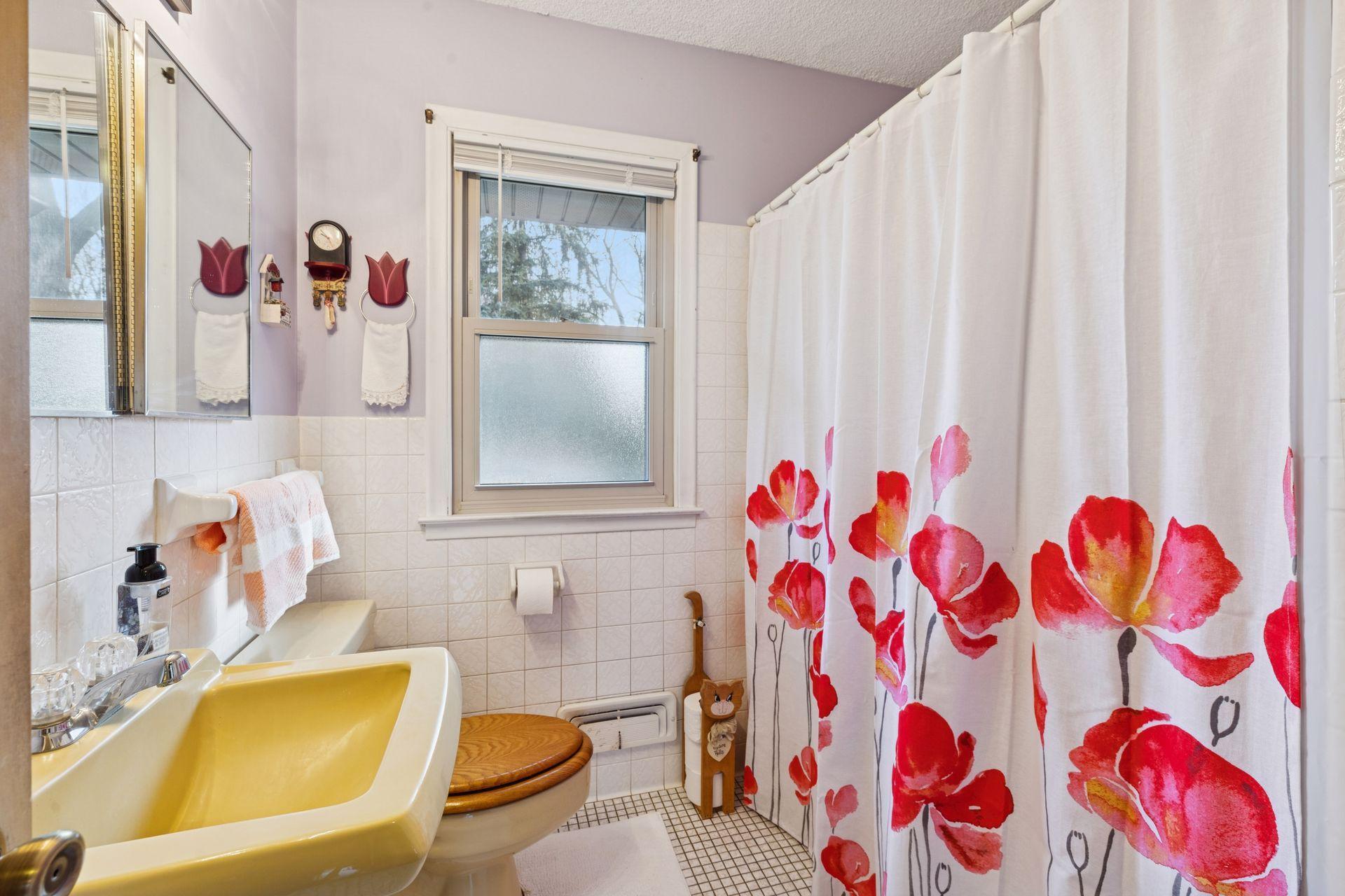 7041 Georgia Avenue N