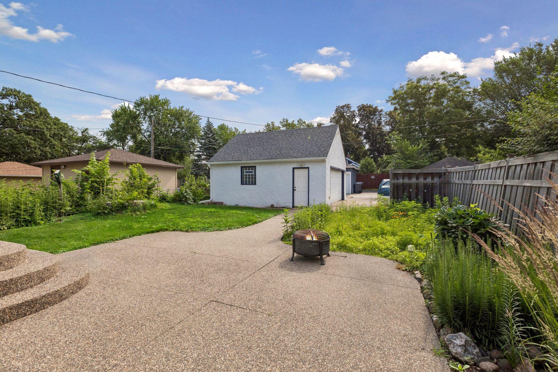 4046 Vincent Avenue N