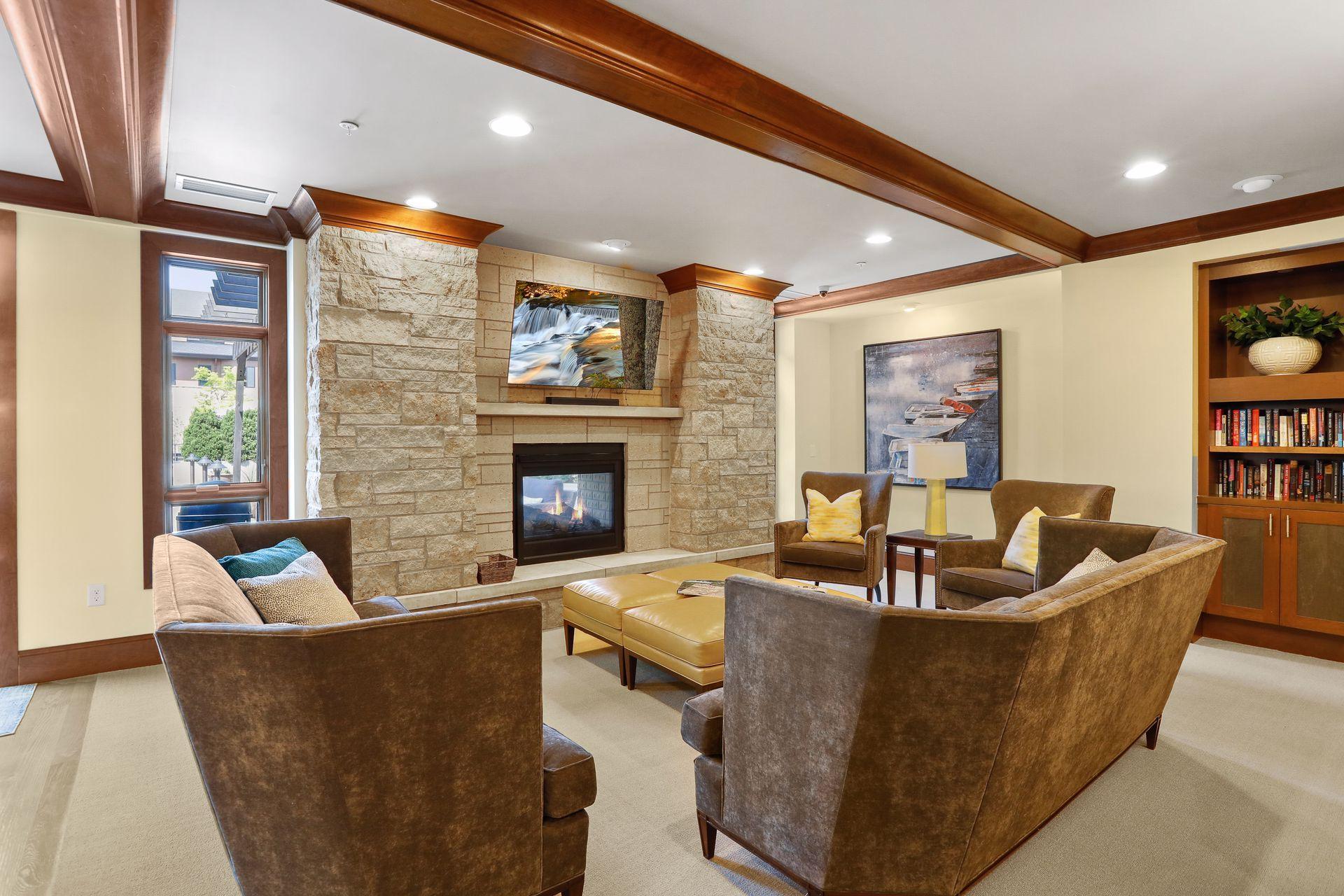 875 Lake Street N Unit: 315