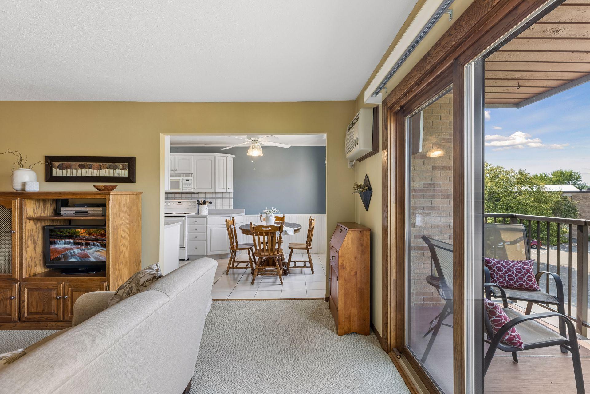 2700 Oxford Street N Unit: 140