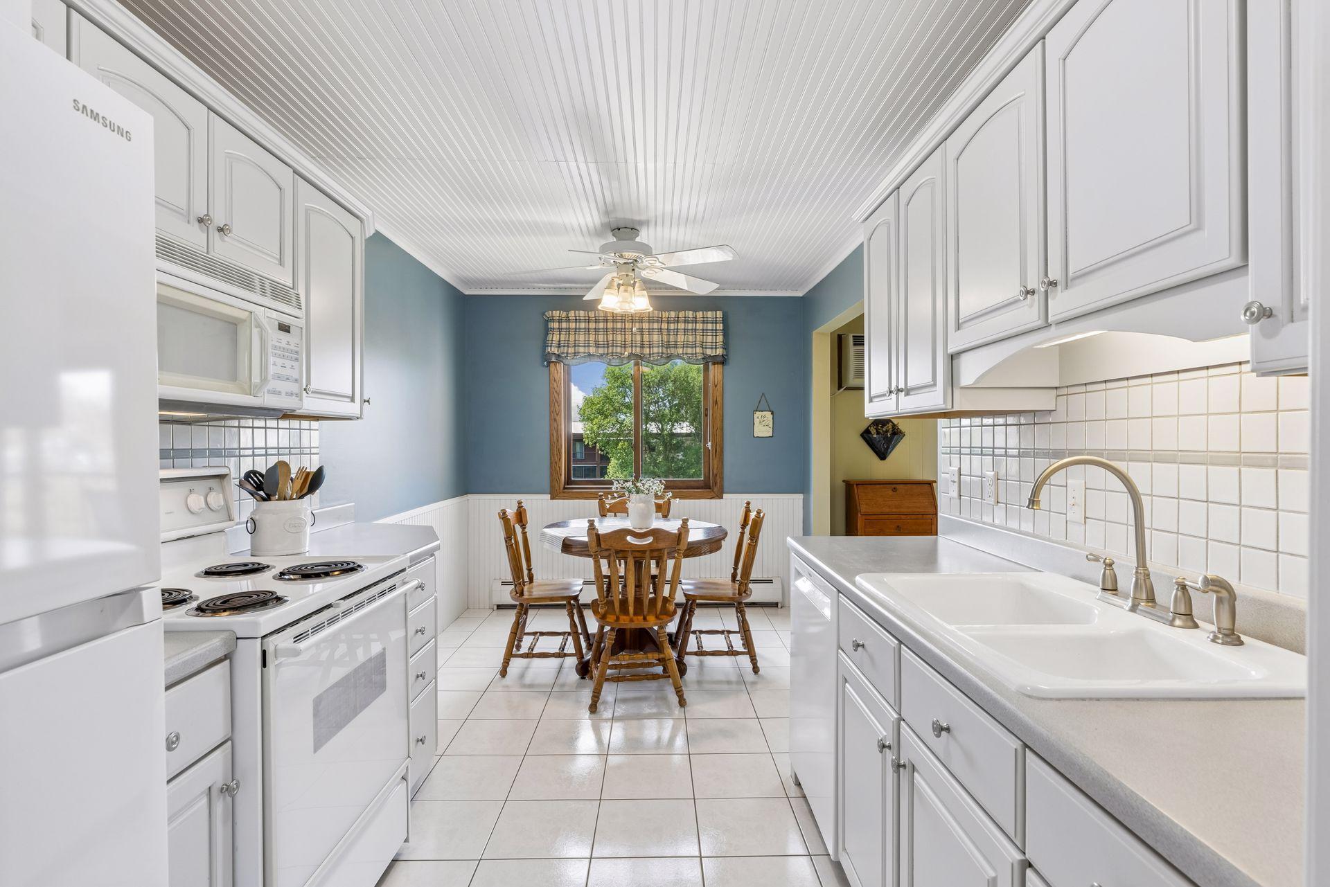 2700 Oxford Street N Unit: 140