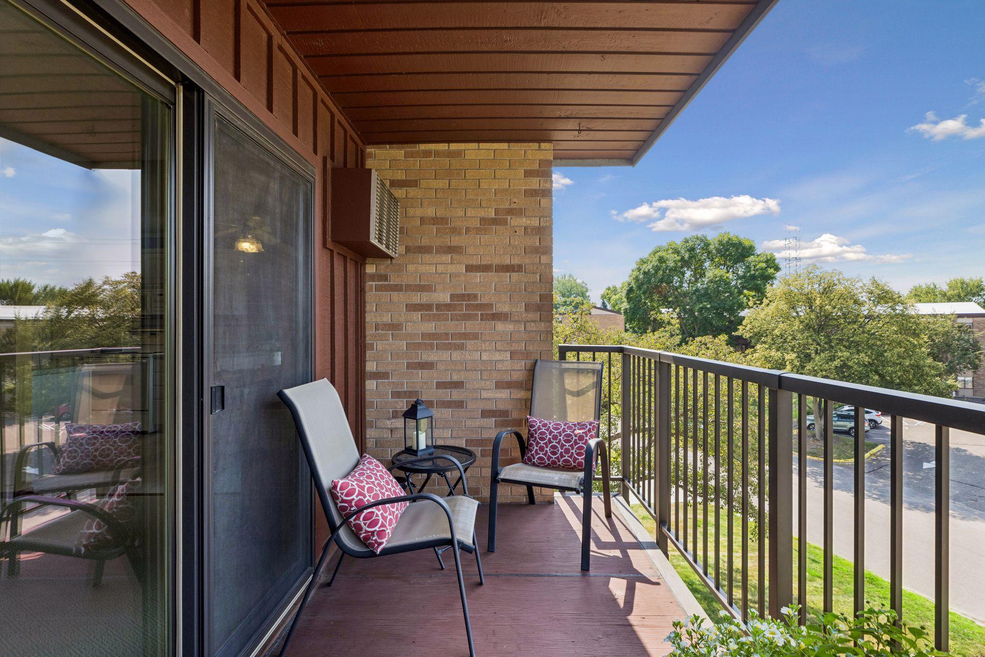 2700 Oxford Street N Unit: 140