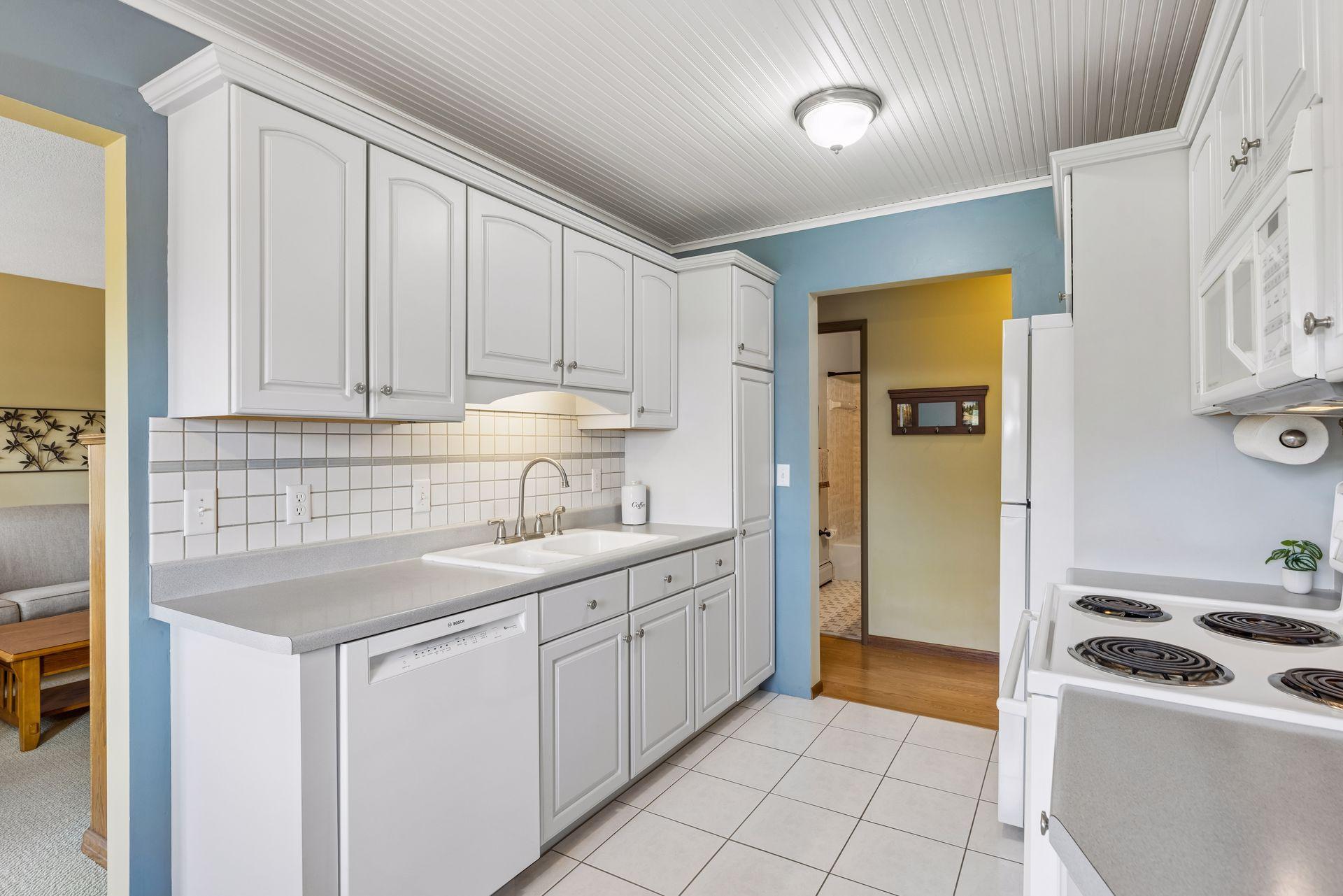 2700 Oxford Street N Unit: 140