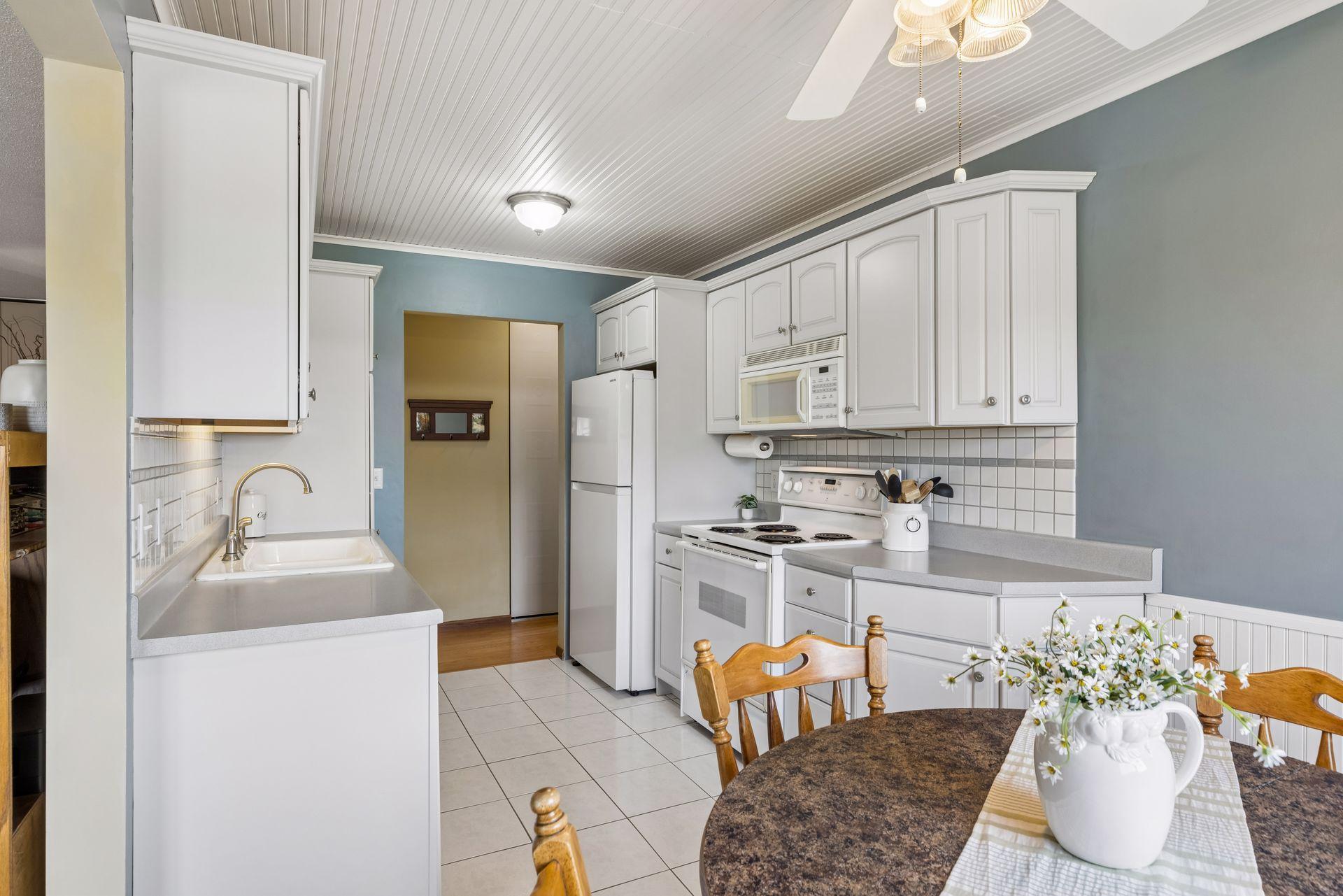 2700 Oxford Street N Unit: 140