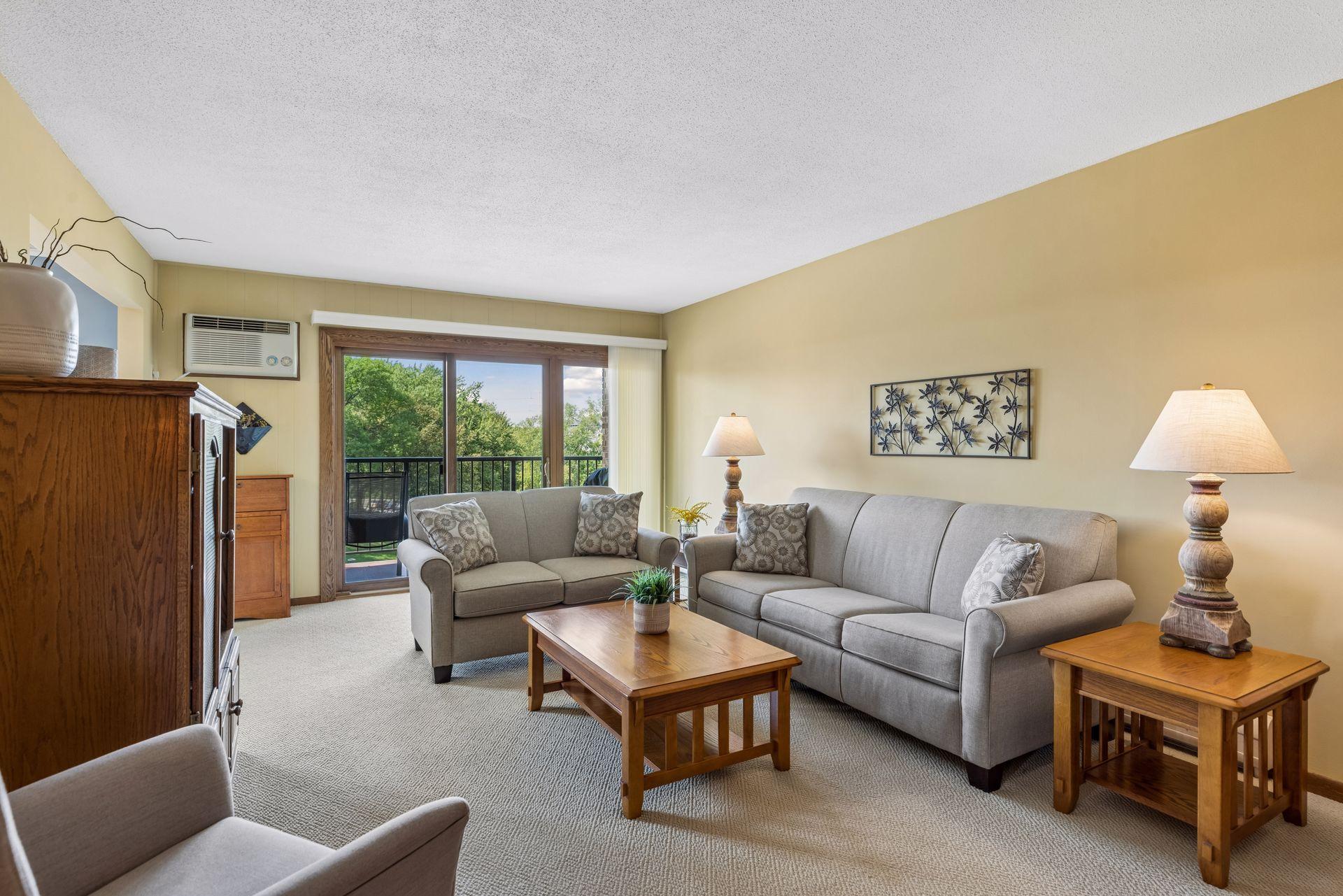 2700 Oxford Street N Unit: 140