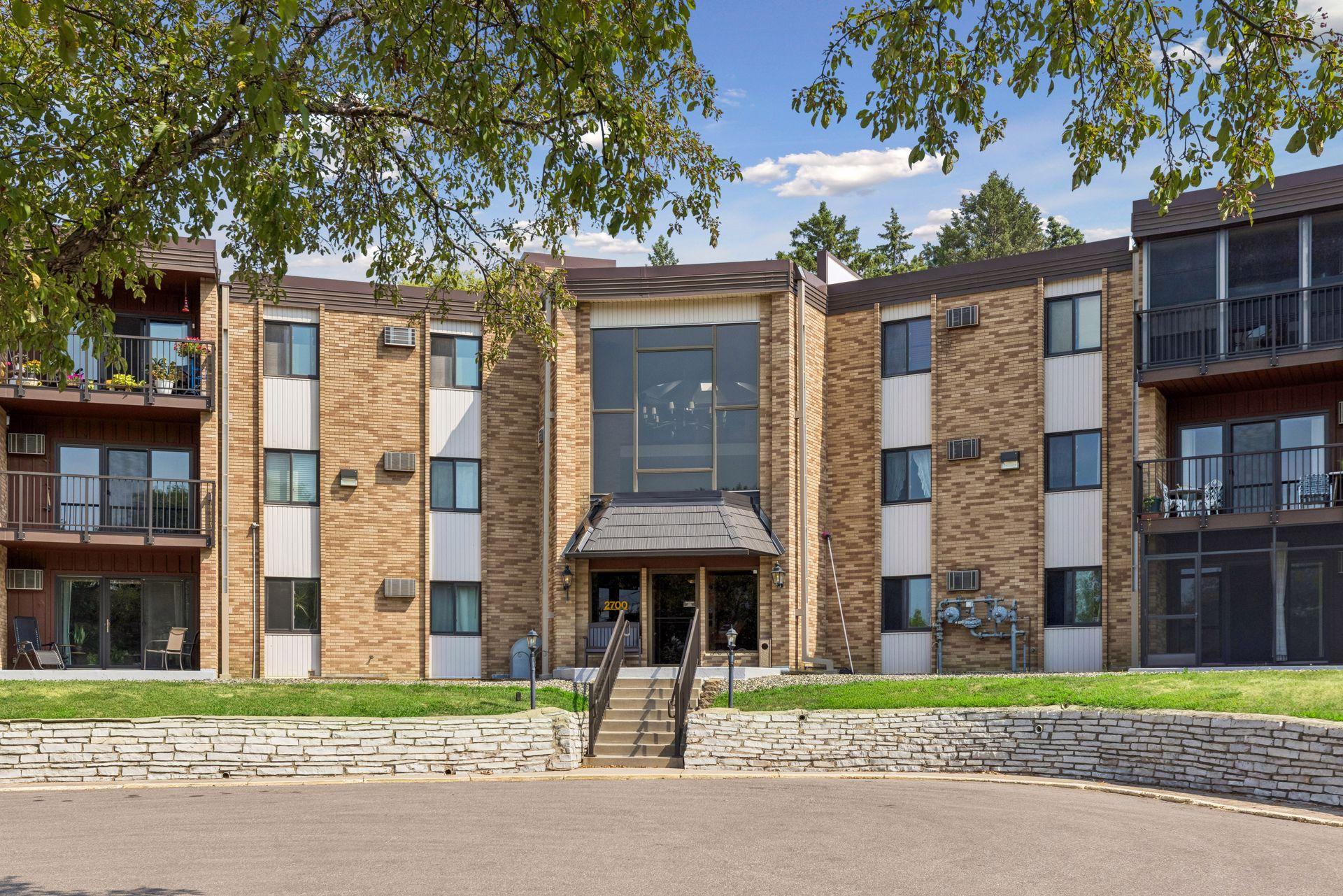 2700 Oxford Street N Unit: 140
