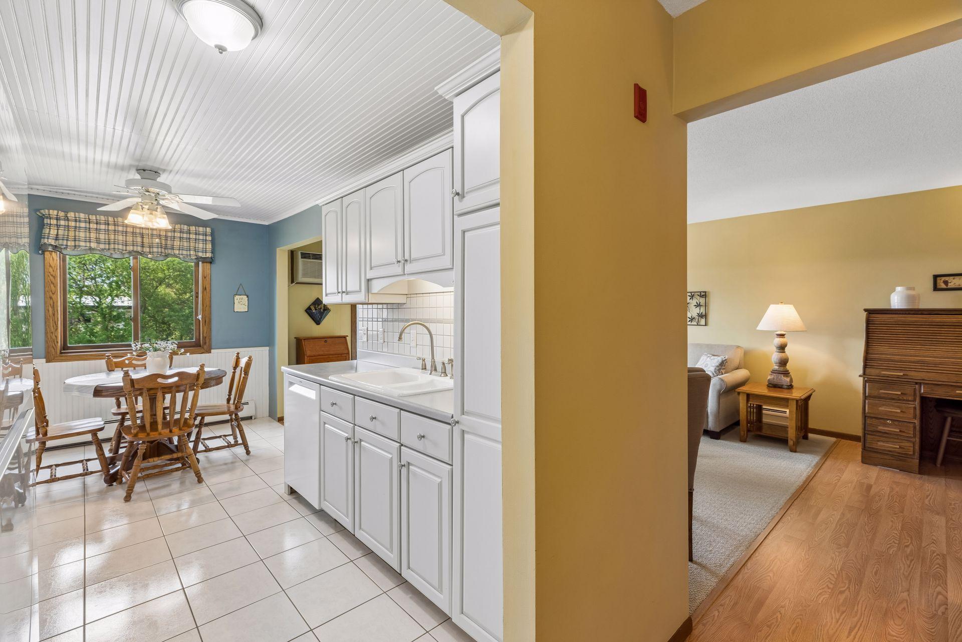 2700 Oxford Street N Unit: 140