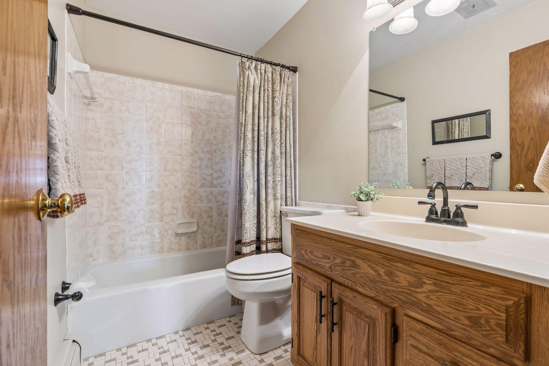 2700 Oxford Street N Unit: 140