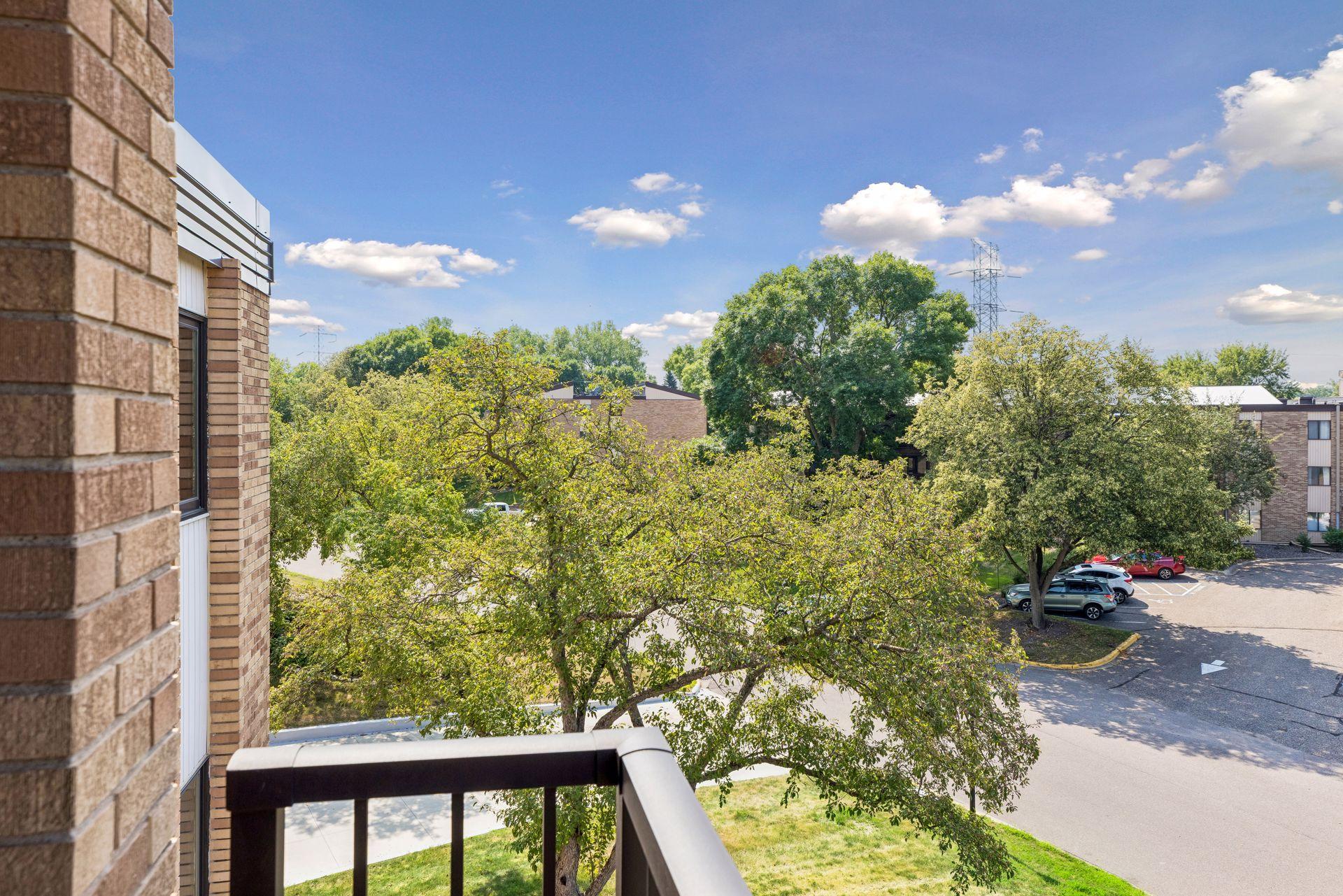 2700 Oxford Street N Unit: 140