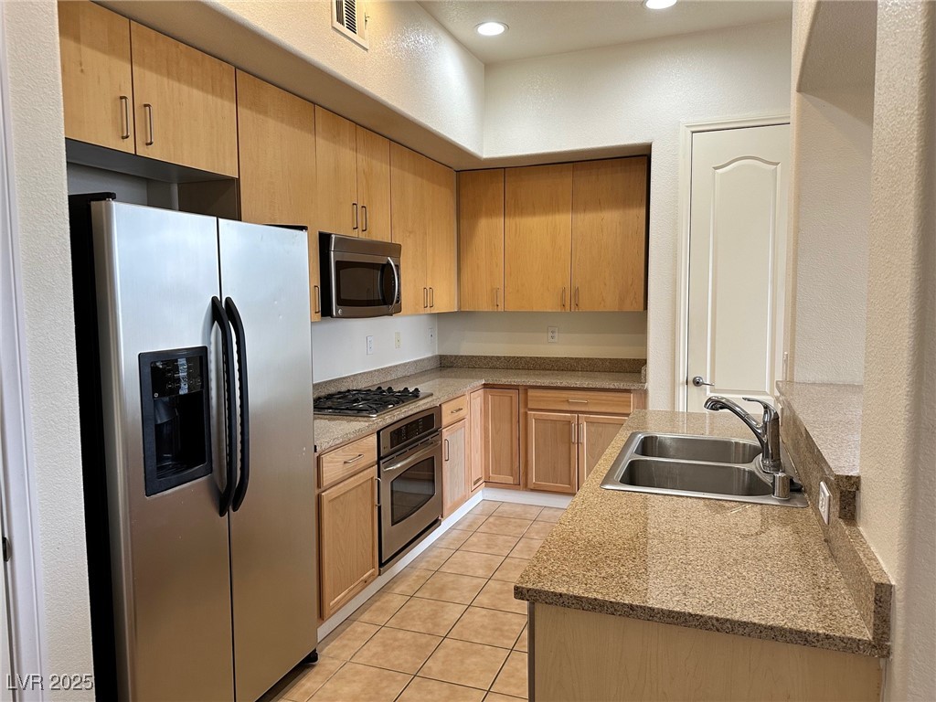 32 SERENE Avenue 202