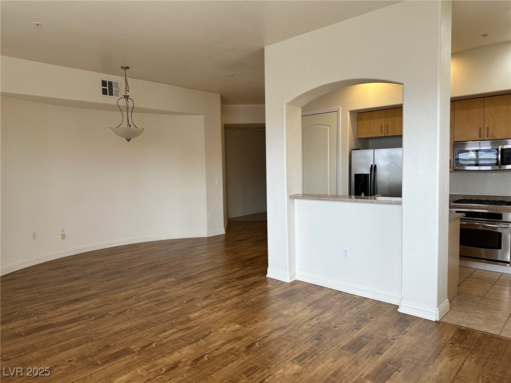 32 SERENE Avenue 202