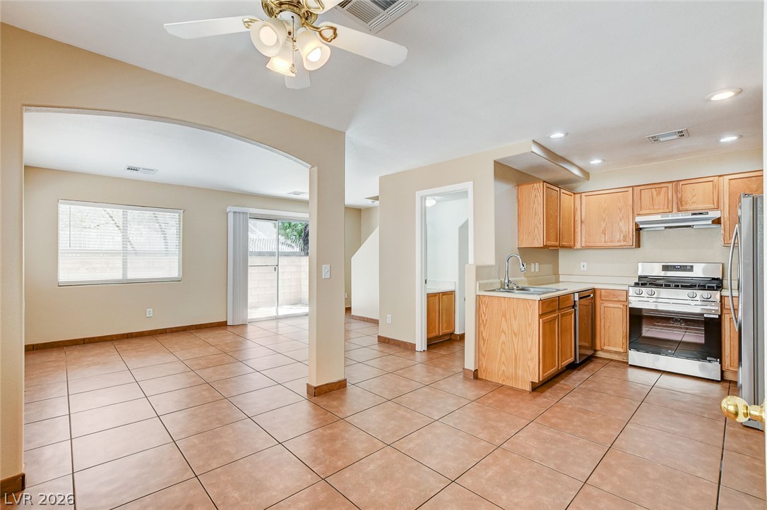 3290 Dragon Fly Street