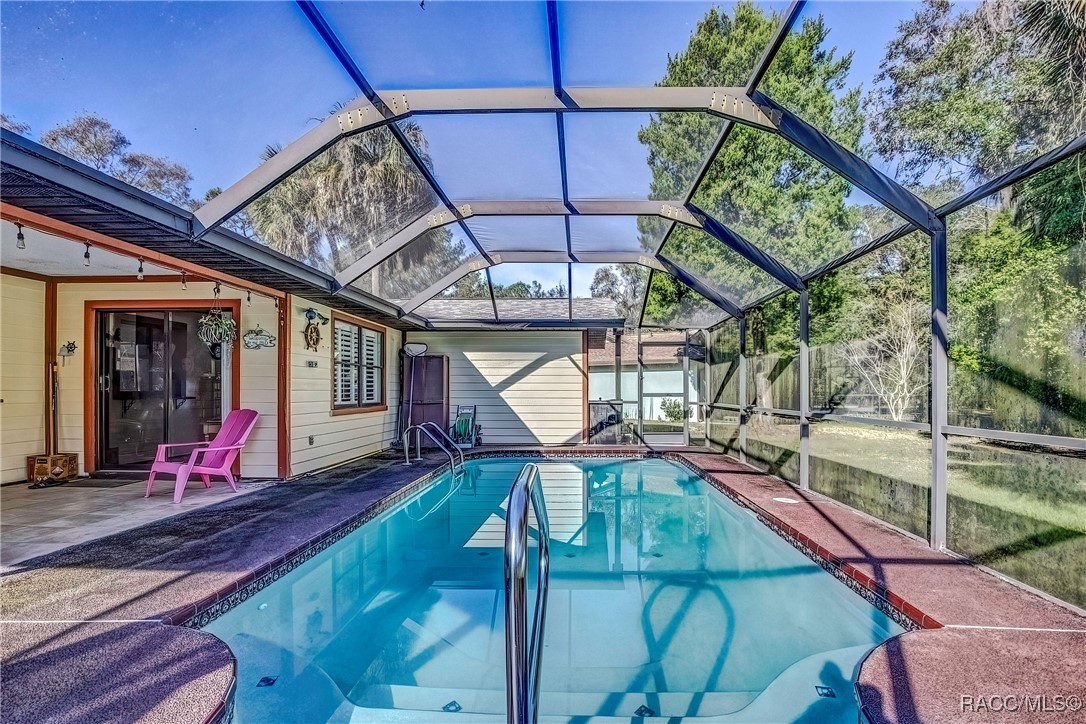 2 Hemlock Court E