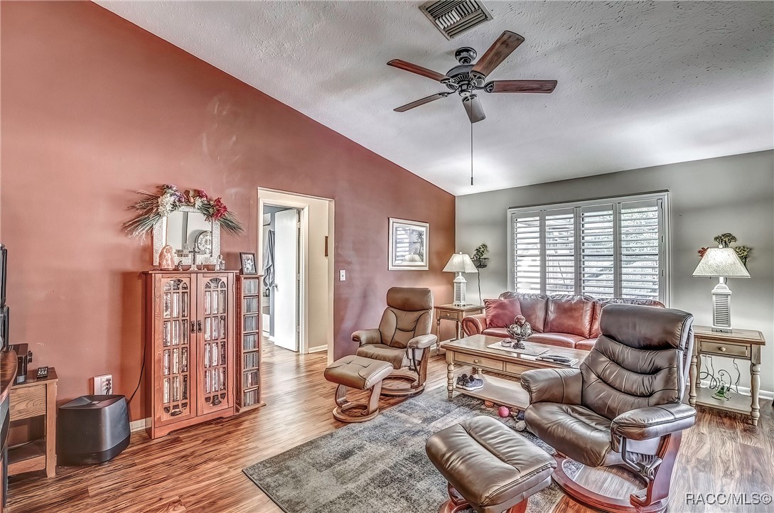 2 Hemlock Court E
