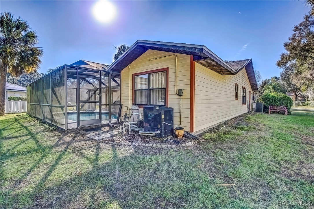 2 Hemlock Court E