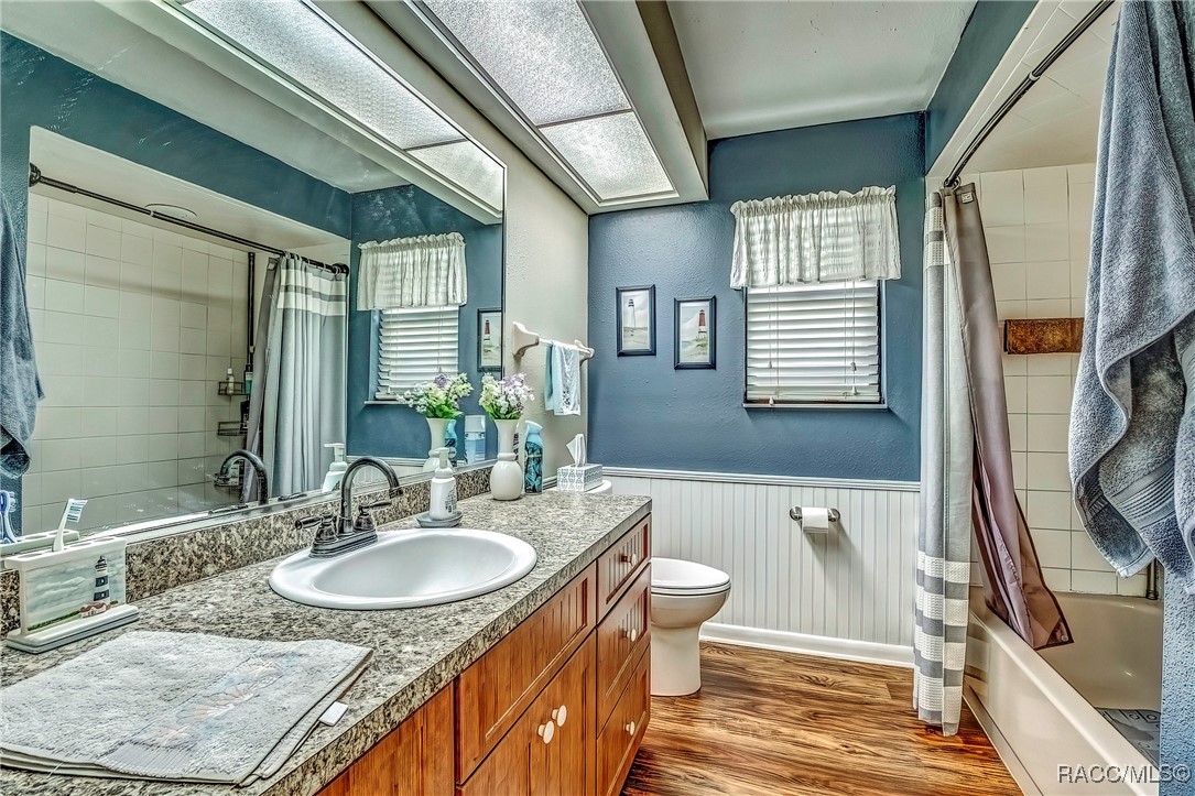 2 Hemlock Court E