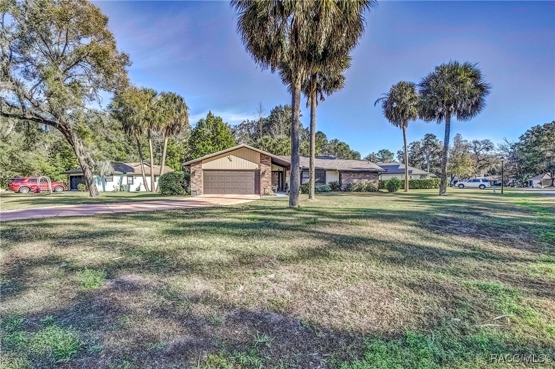 2 Hemlock Court E