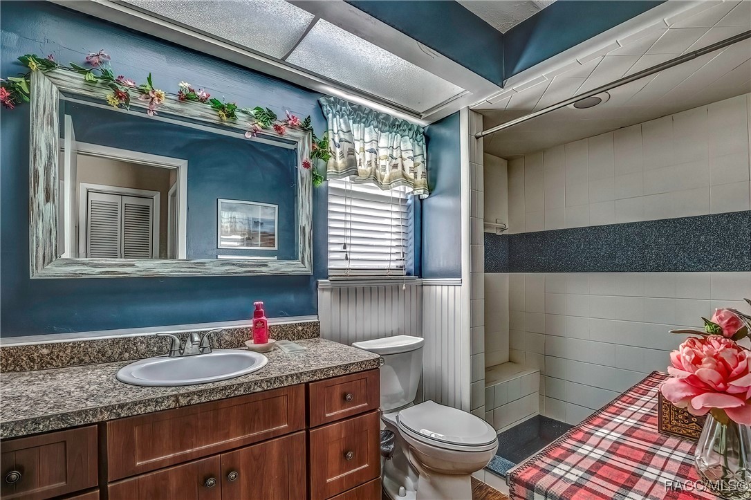 2 Hemlock Court E