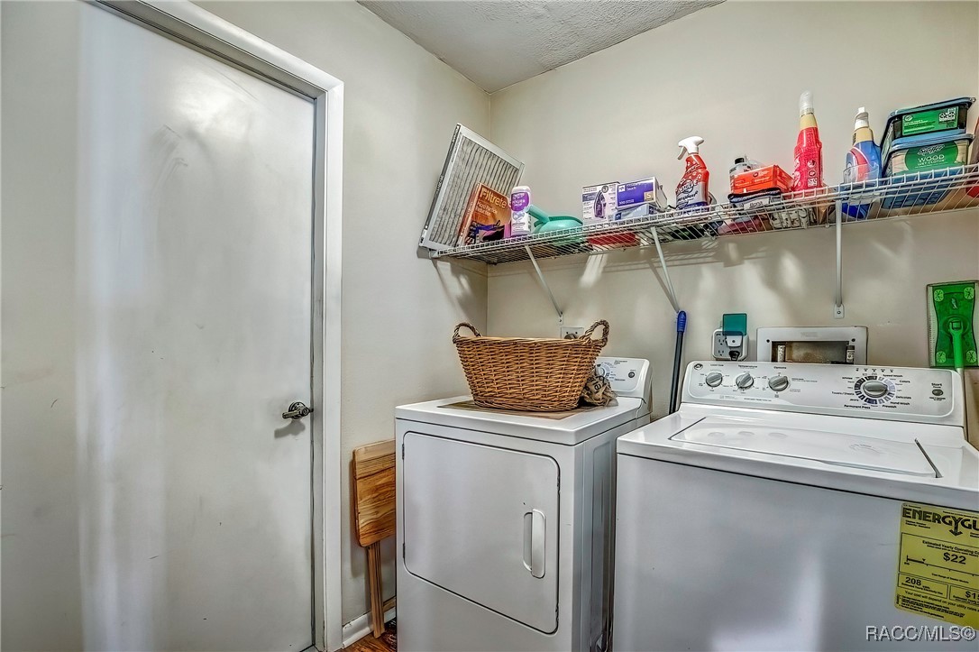 2 Hemlock Court E