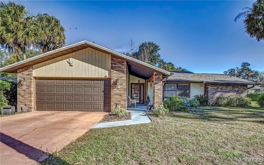 2 Hemlock Court E