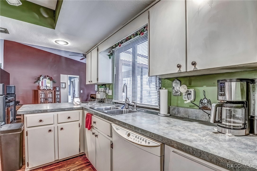 2 Hemlock Court E