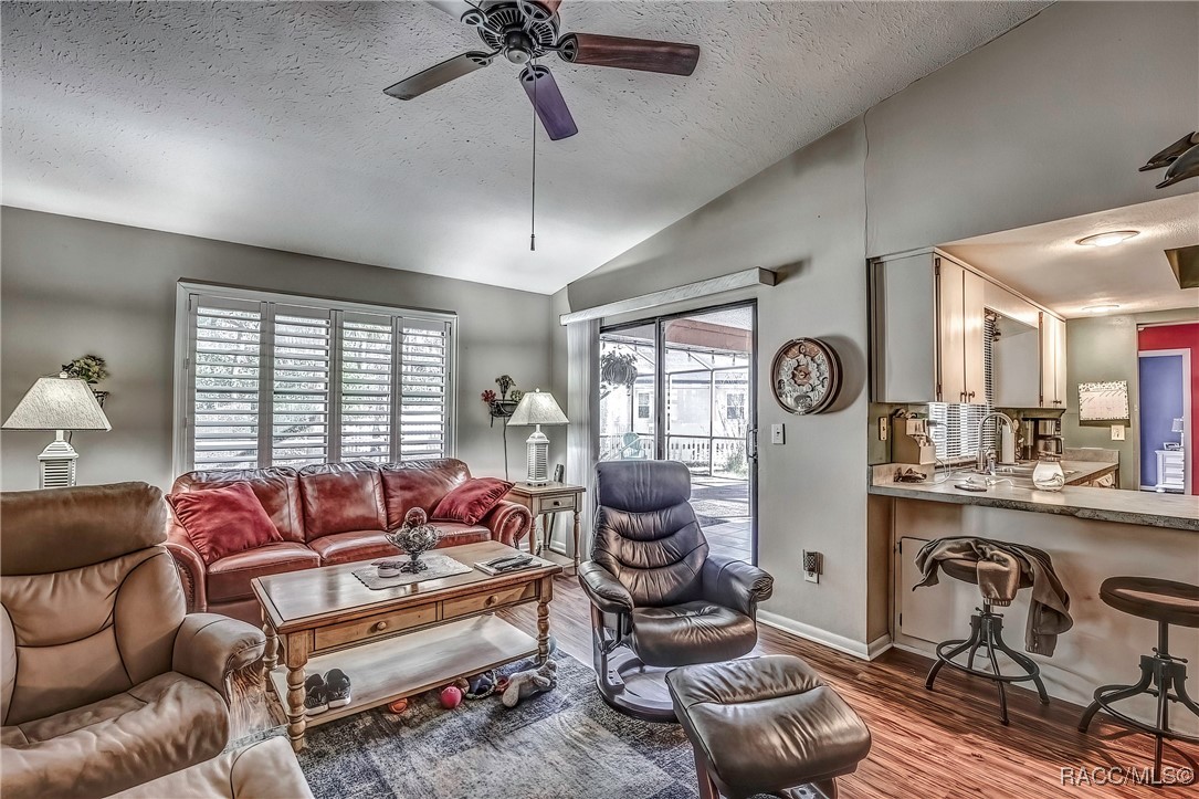 2 Hemlock Court E