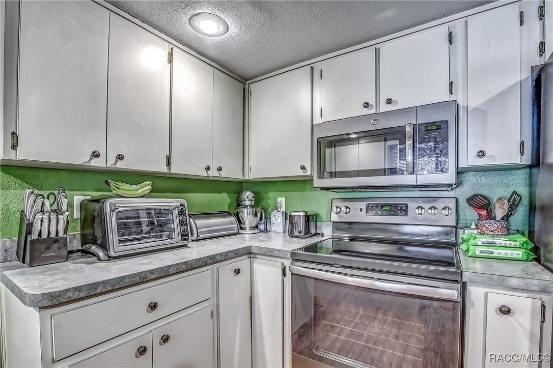 2 Hemlock Court E