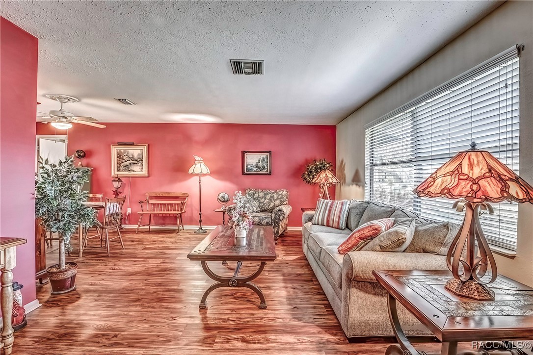 2 Hemlock Court E