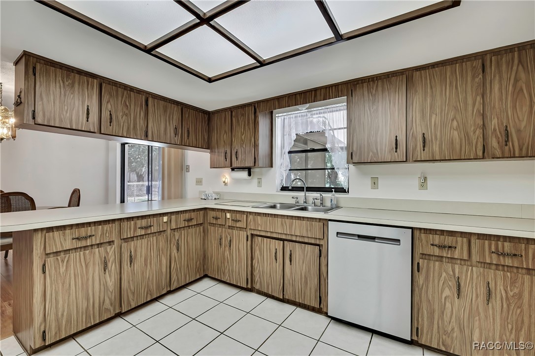 883 N Hollywood Circle