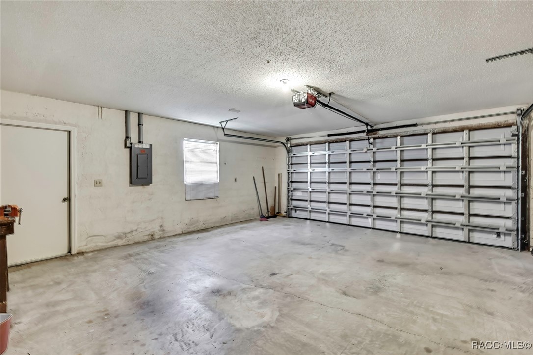 883 N Hollywood Circle