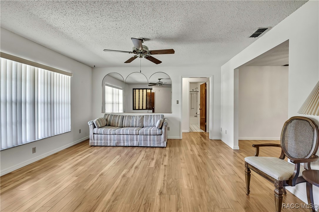 883 N Hollywood Circle