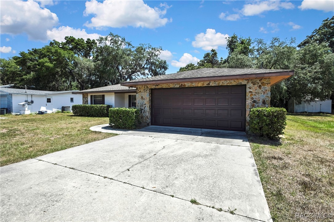 883 N Hollywood Circle
