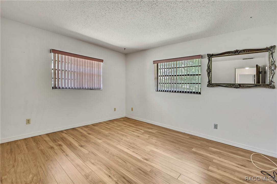883 N Hollywood Circle