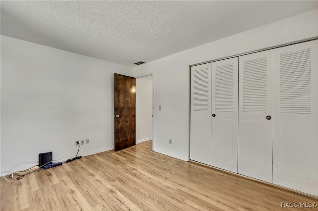 883 N Hollywood Circle