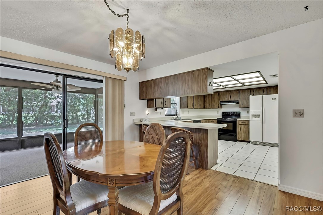 883 N Hollywood Circle