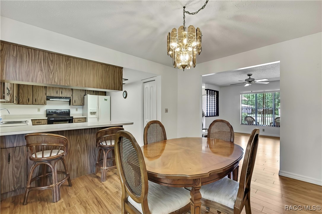 883 N Hollywood Circle
