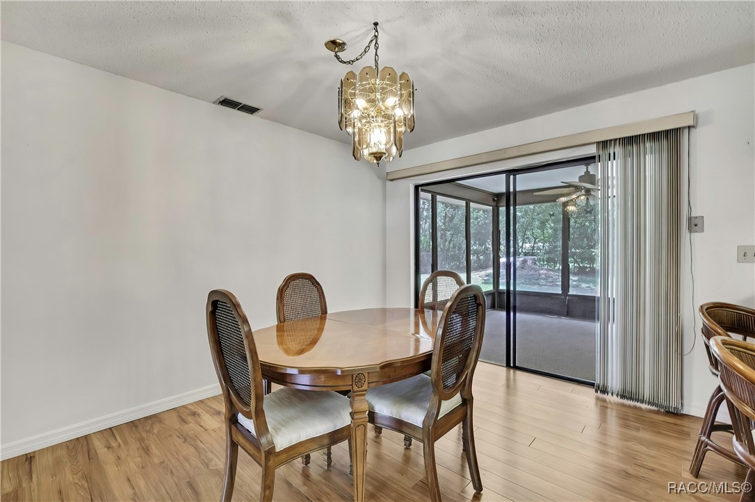 883 N Hollywood Circle