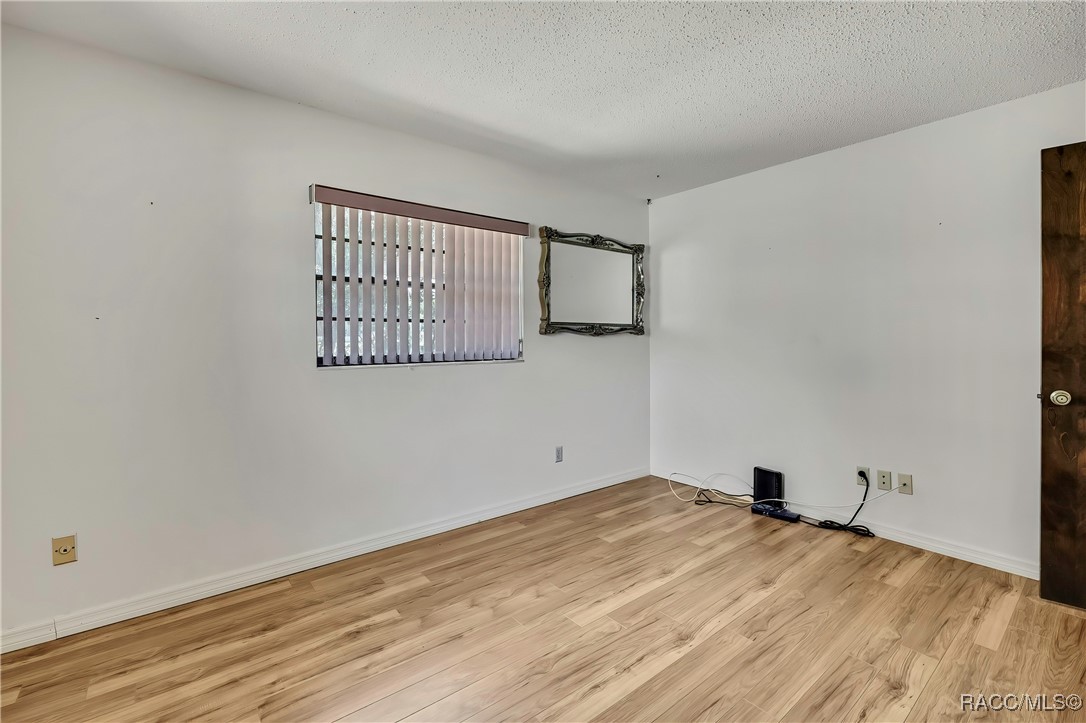 883 N Hollywood Circle