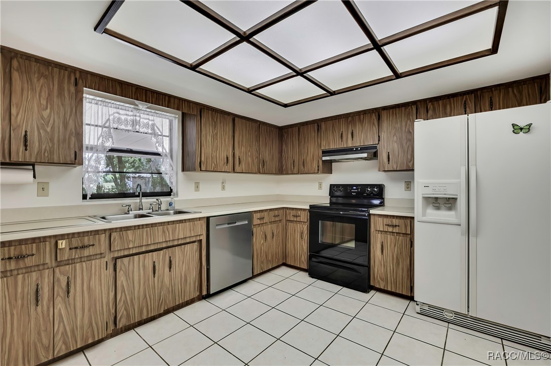 883 N Hollywood Circle