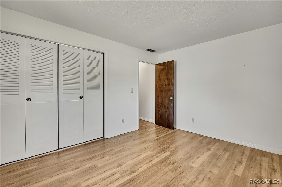 883 N Hollywood Circle