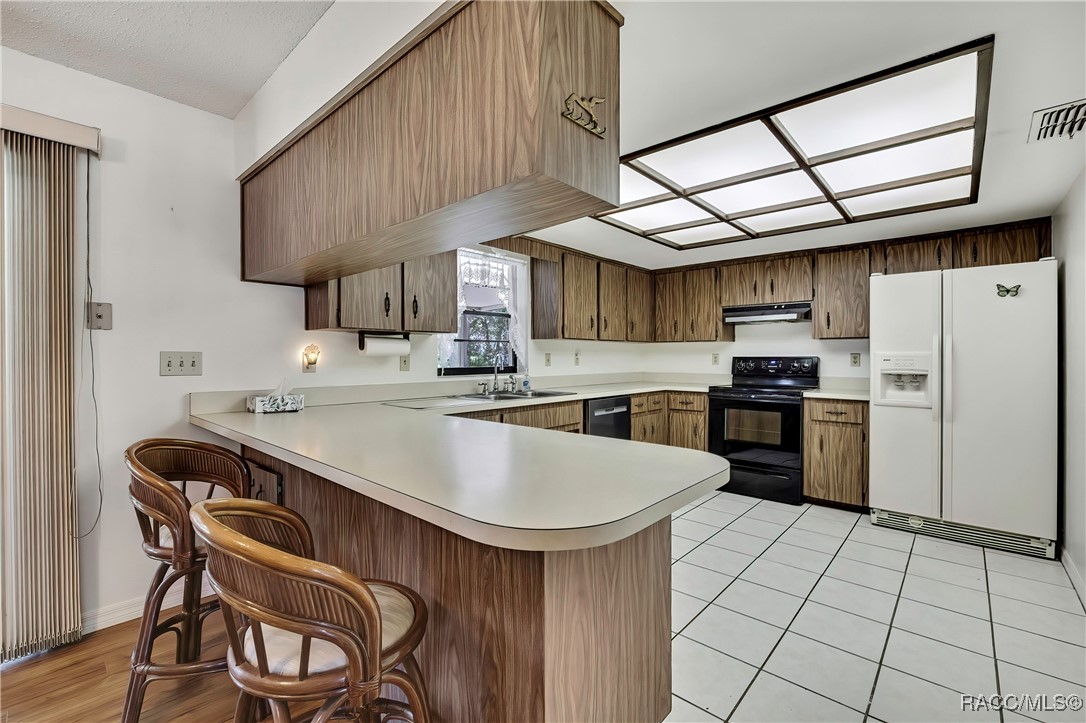 883 N Hollywood Circle
