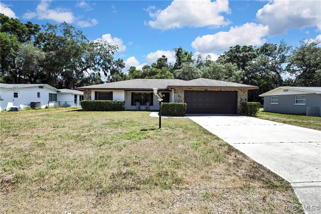 883 N Hollywood Circle