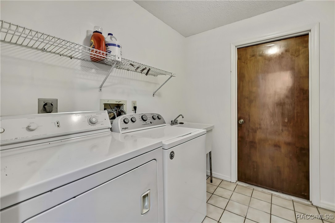 883 N Hollywood Circle