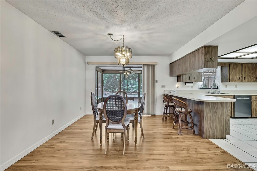 883 N Hollywood Circle