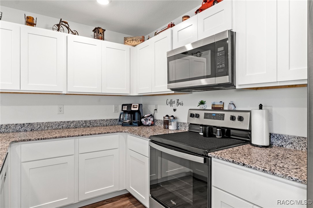 3192 W Barberton Place