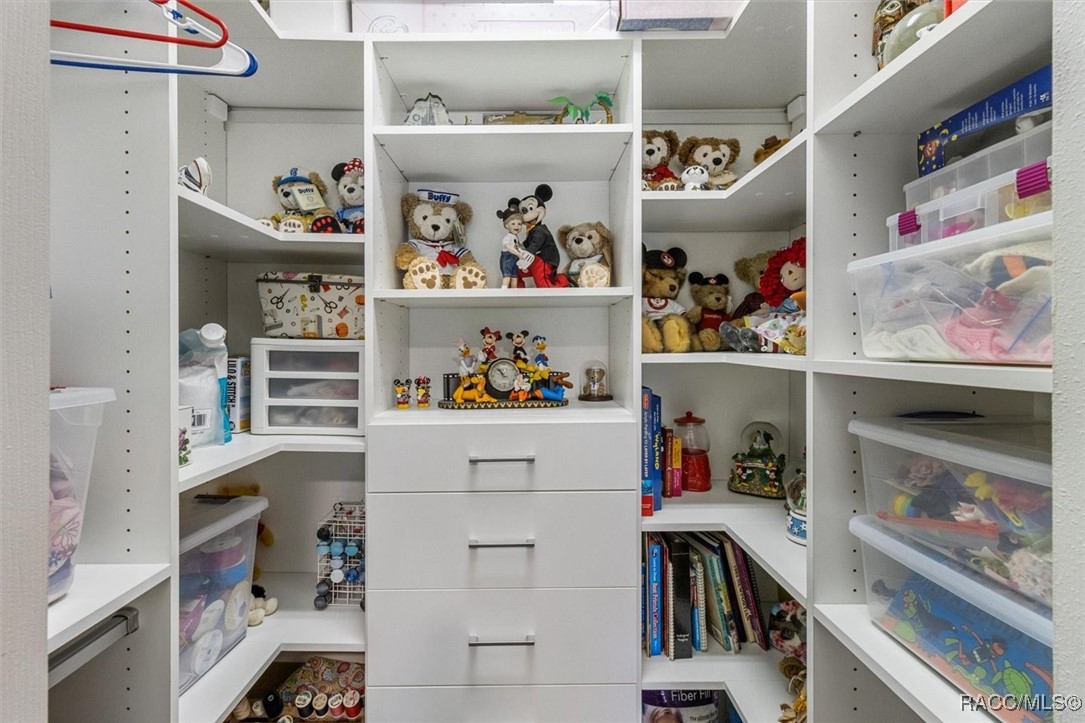 30 Mayflower Court S