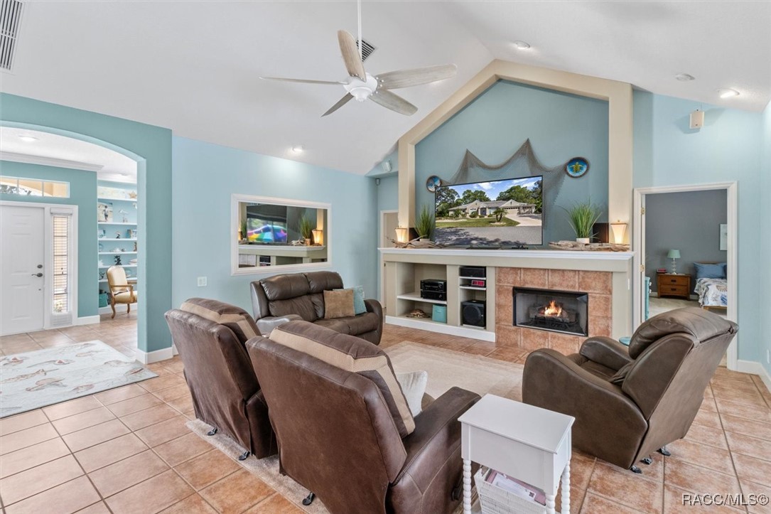 30 Mayflower Court S