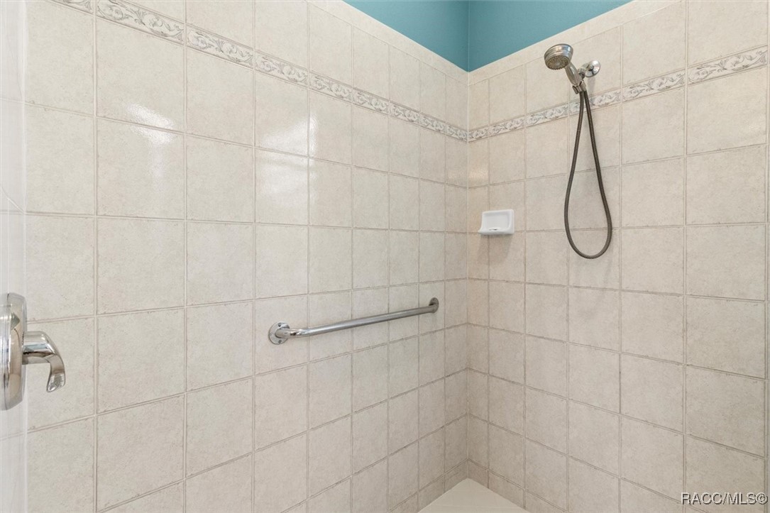 30 Mayflower Court S